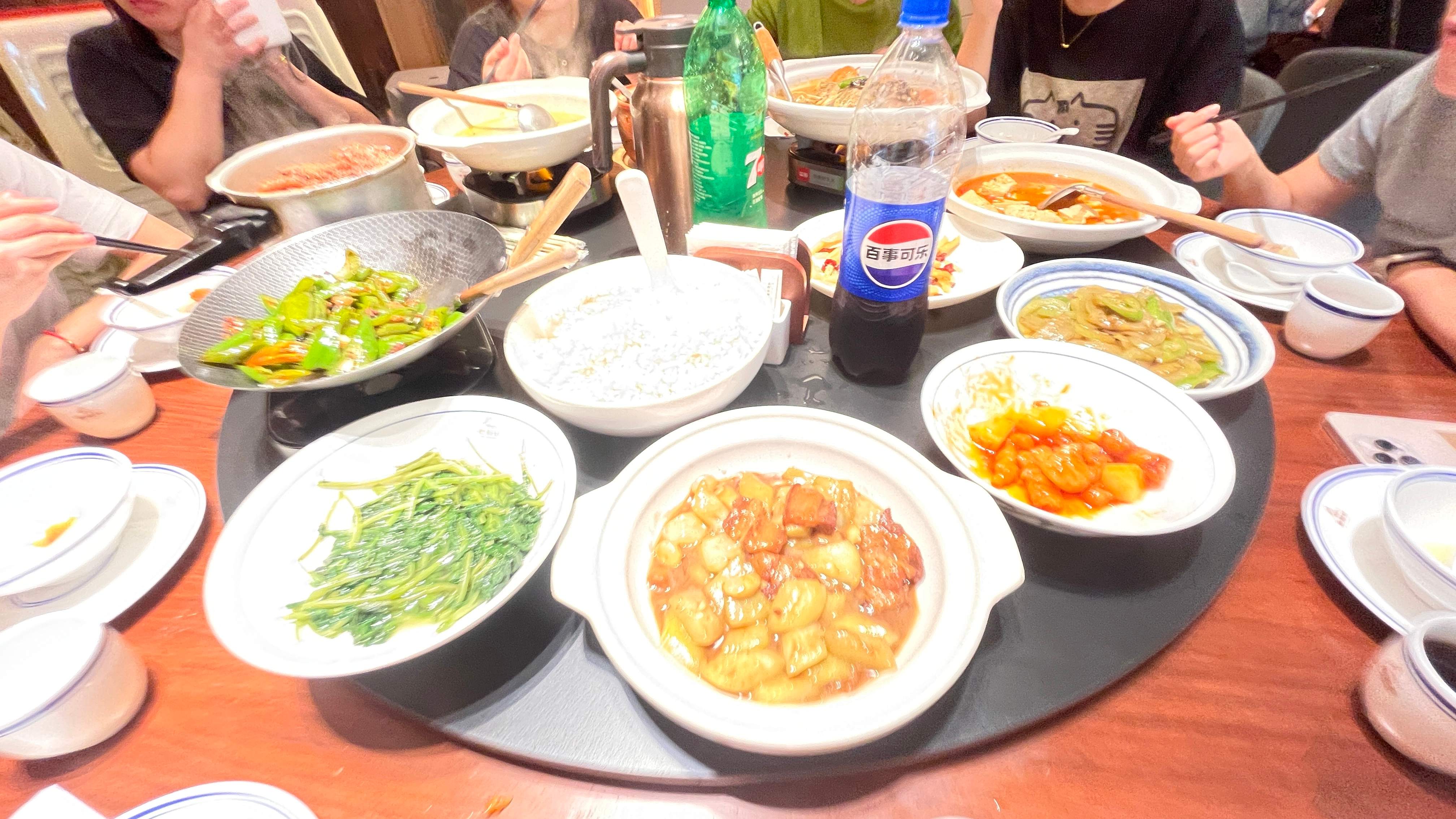 武汉全球通旅行社-老村长 湖北菜 洞庭街店