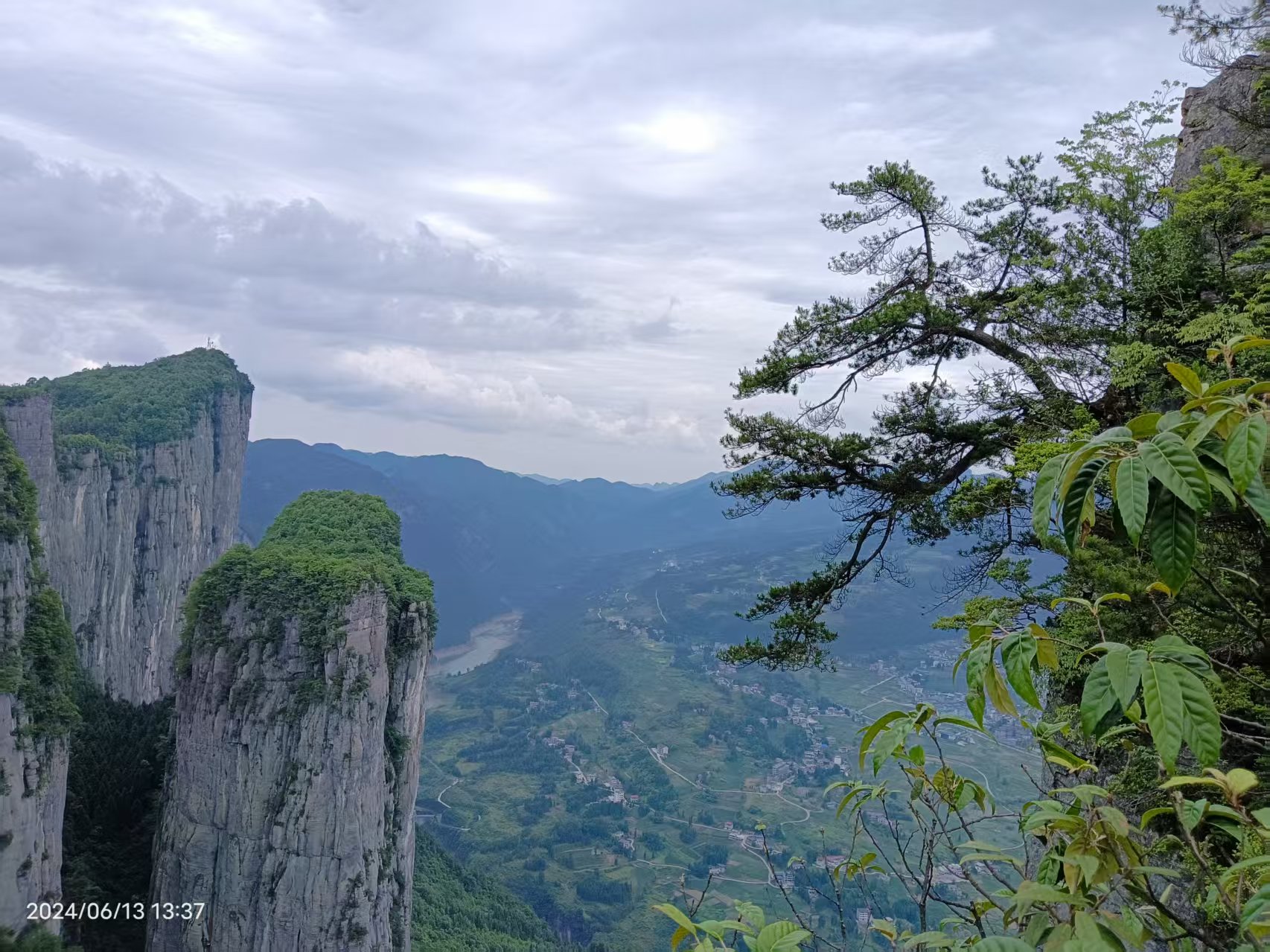 武汉全球通旅行社-恩施 大峡谷 一炷香 地心谷 云龙地缝