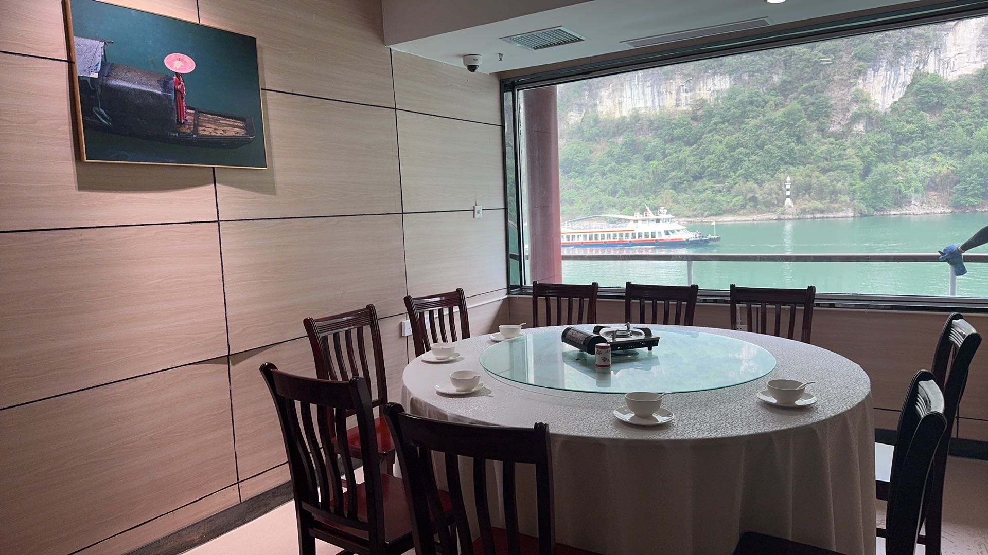 武汉全球通旅行社-三峡人家水上餐厅-三楼包间