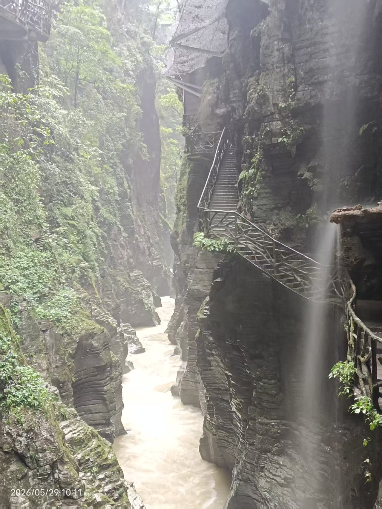 武汉全球通旅行社-恩施 大峡谷 一炷香 地心谷 云龙地缝