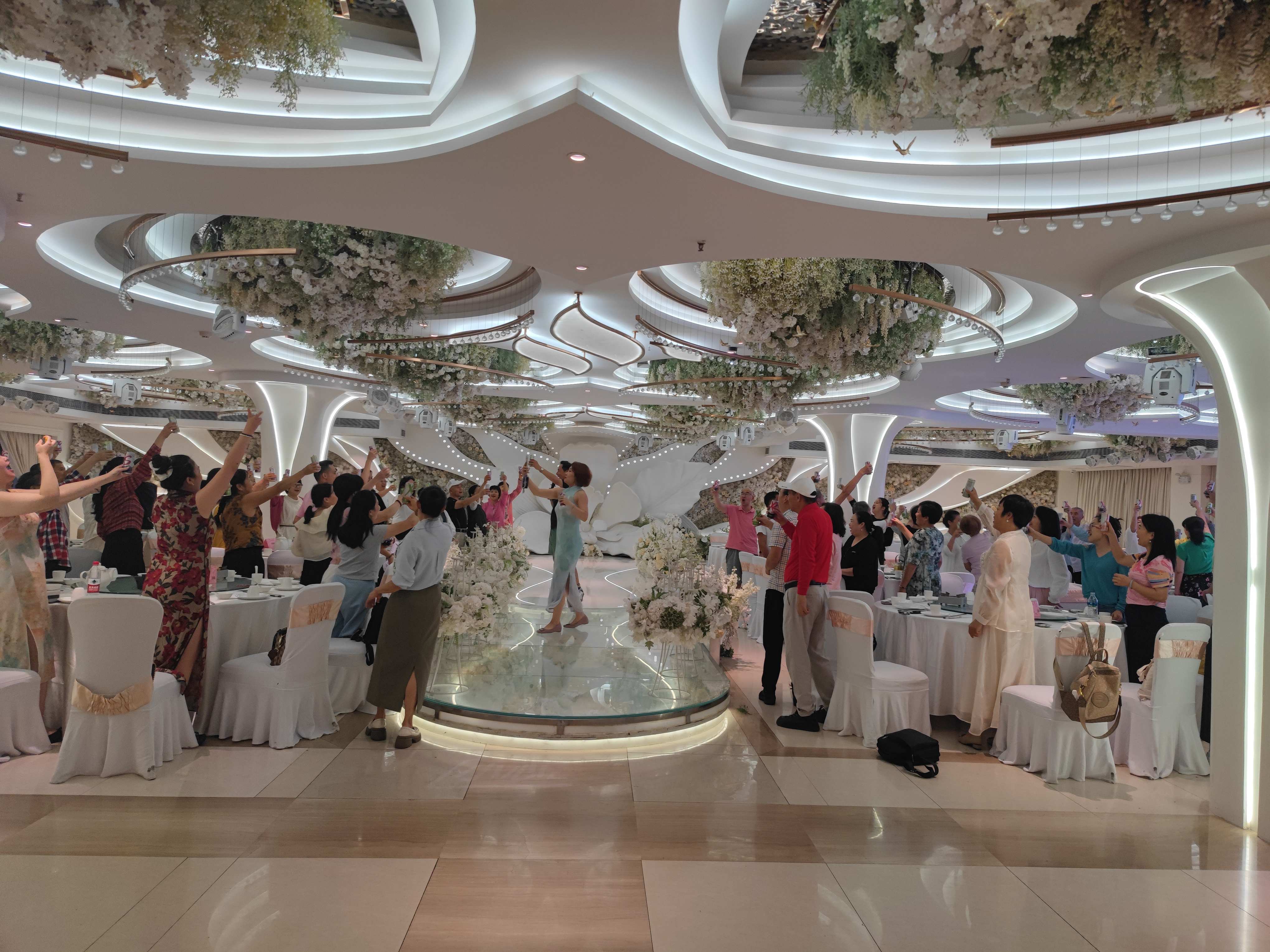武汉全球通旅行社-王府井酒店 大型宴会厅