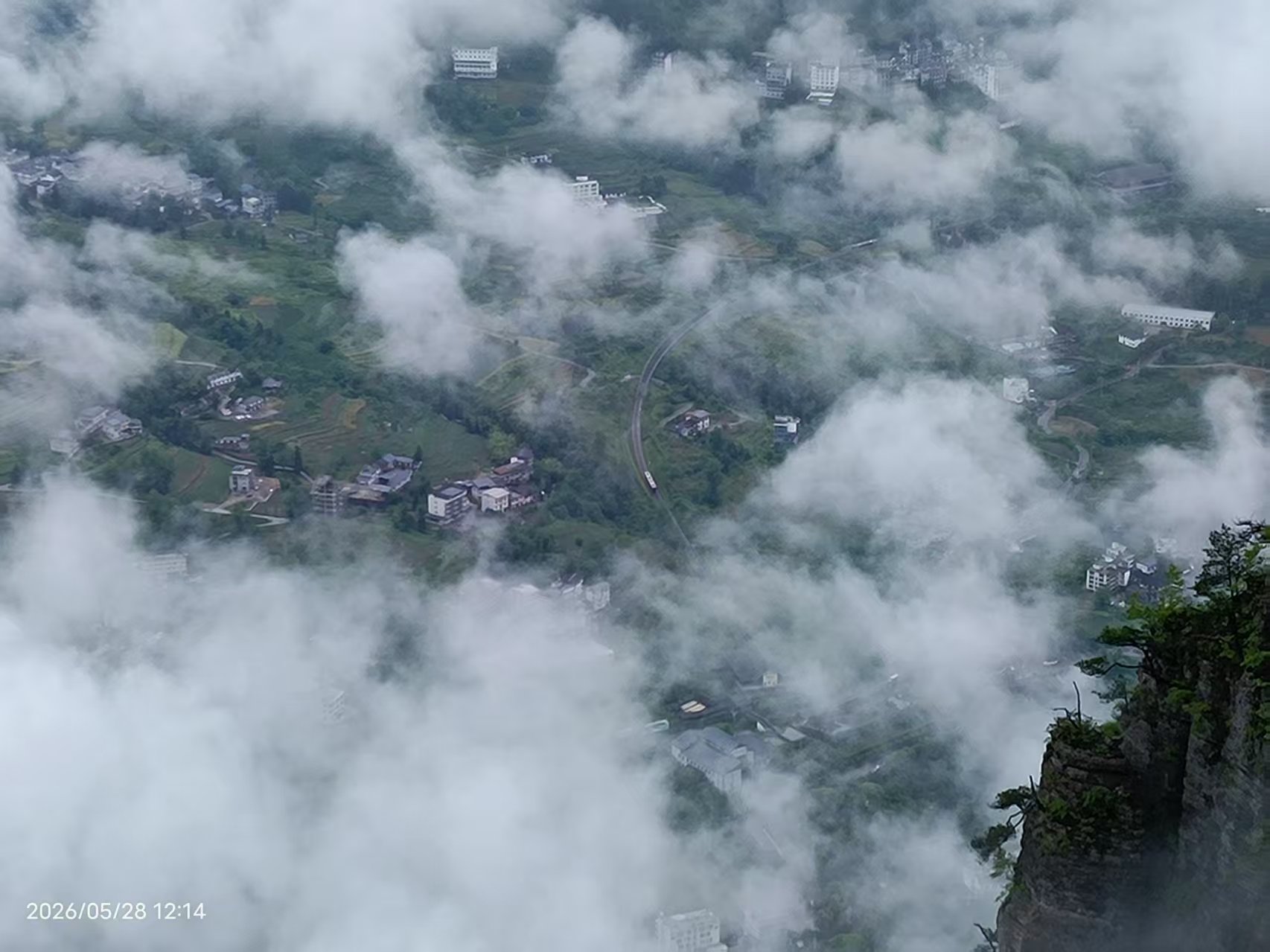武汉全球通旅行社-恩施 大峡谷 一炷香 地心谷 云龙地缝