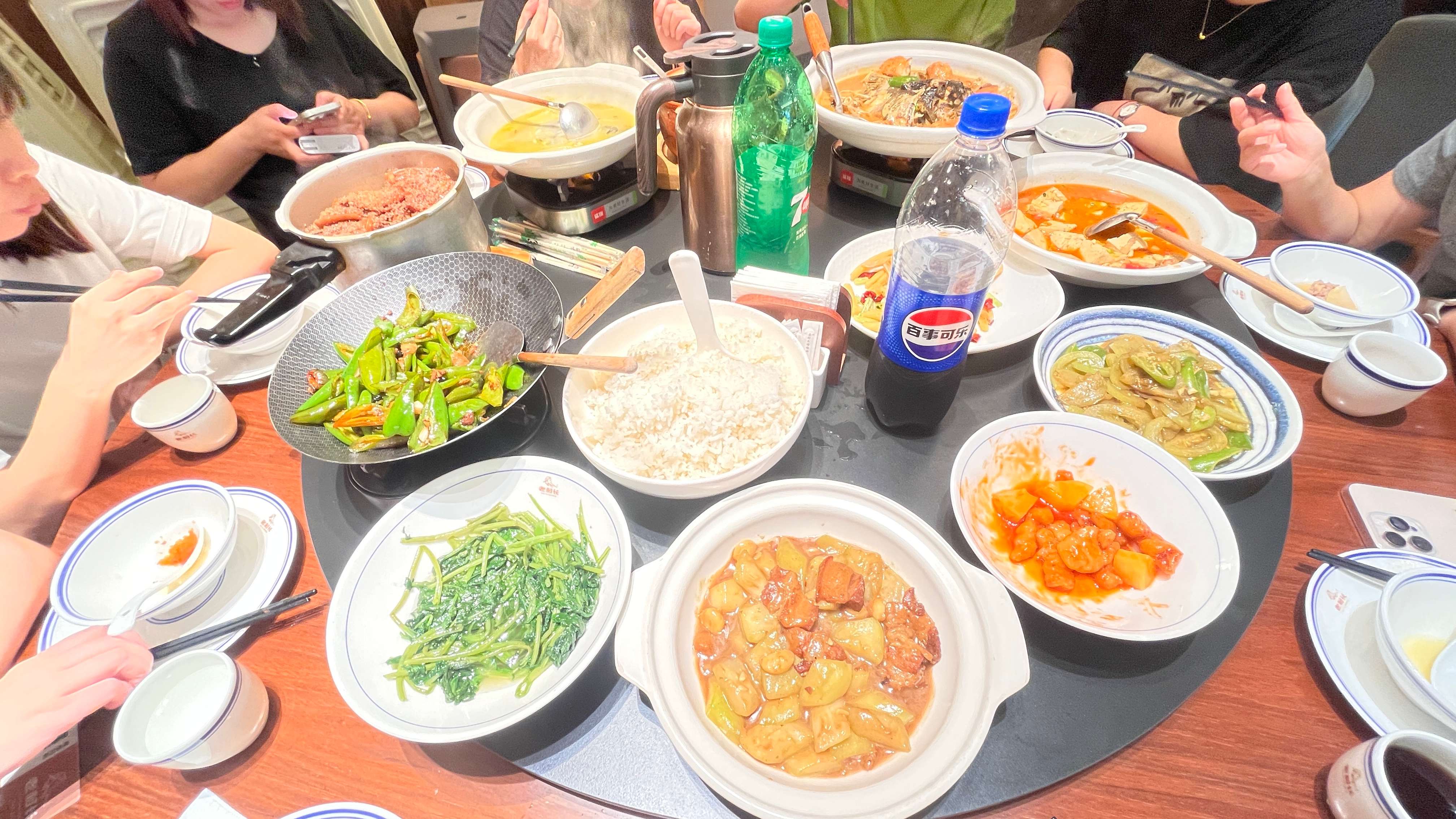 武汉全球通旅行社-老村长 湖北菜 洞庭街店