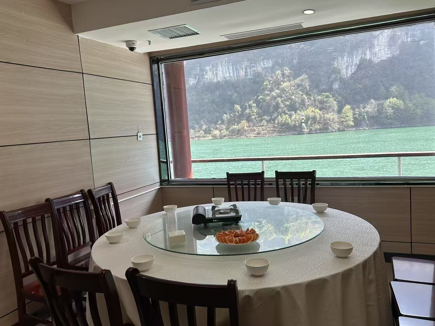 武汉全球通旅行社-三峡人家水上餐厅-三楼包间